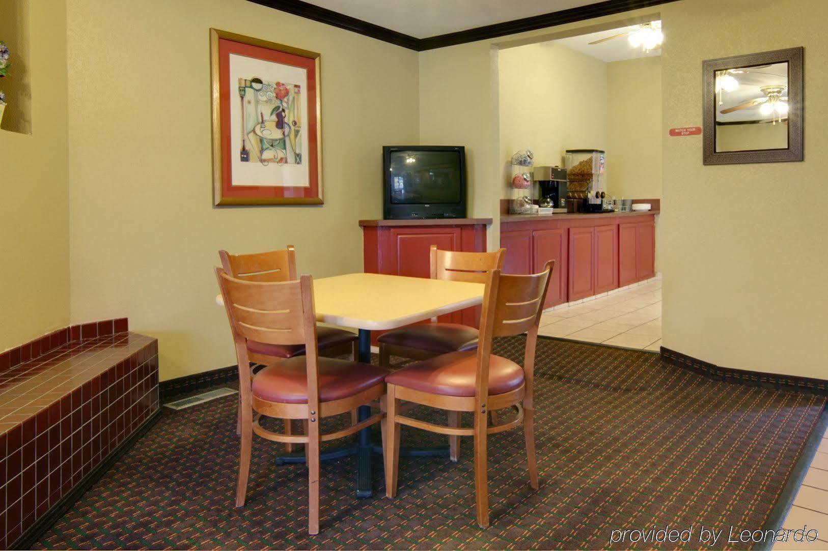 Americas Value Hotel Yukon