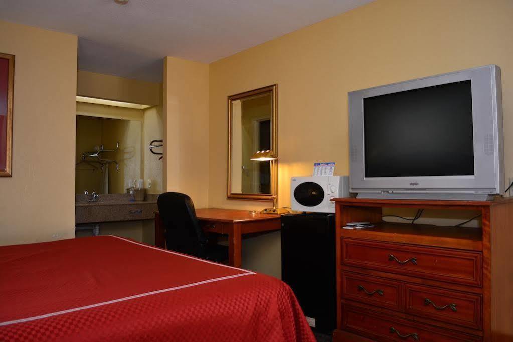 Americas Value Hotel Yukon