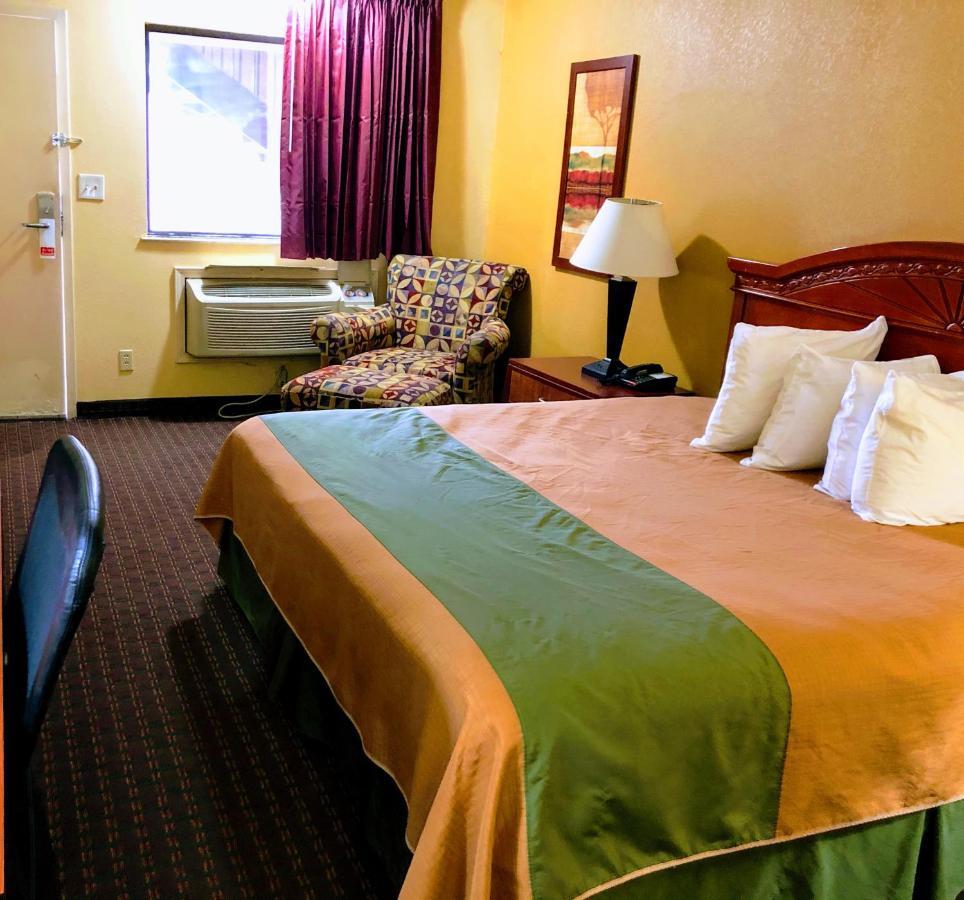 Americas Value Hotel Yukon